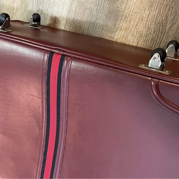 Vintage Travel Suitcase made in Korea unbranded Maroon With Red Stripe - Picture 3 of 10